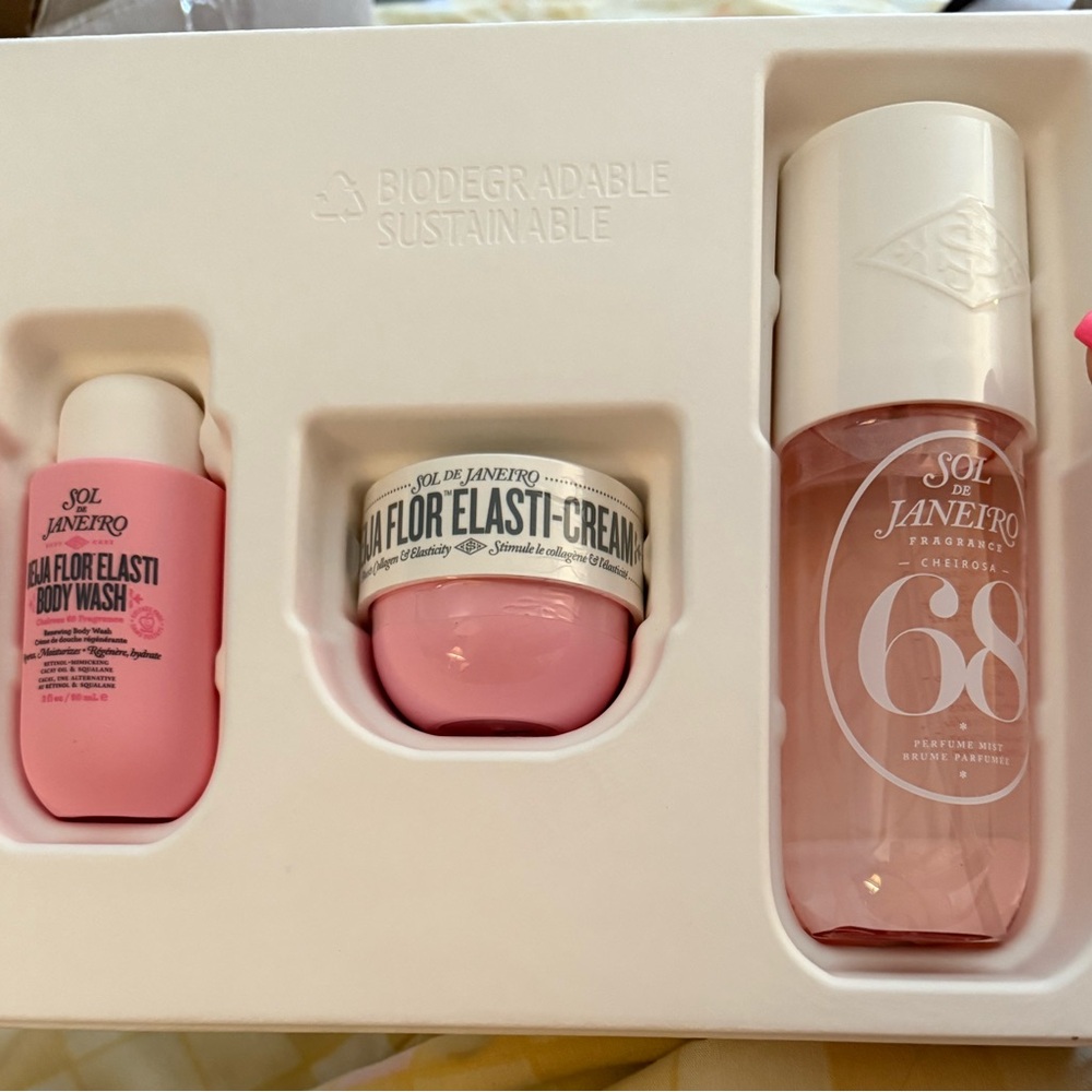 Sol de Janeiro Beija Flor Body Oasis Limited Edition Set- 3 piece NIB - Picture 3 of 3